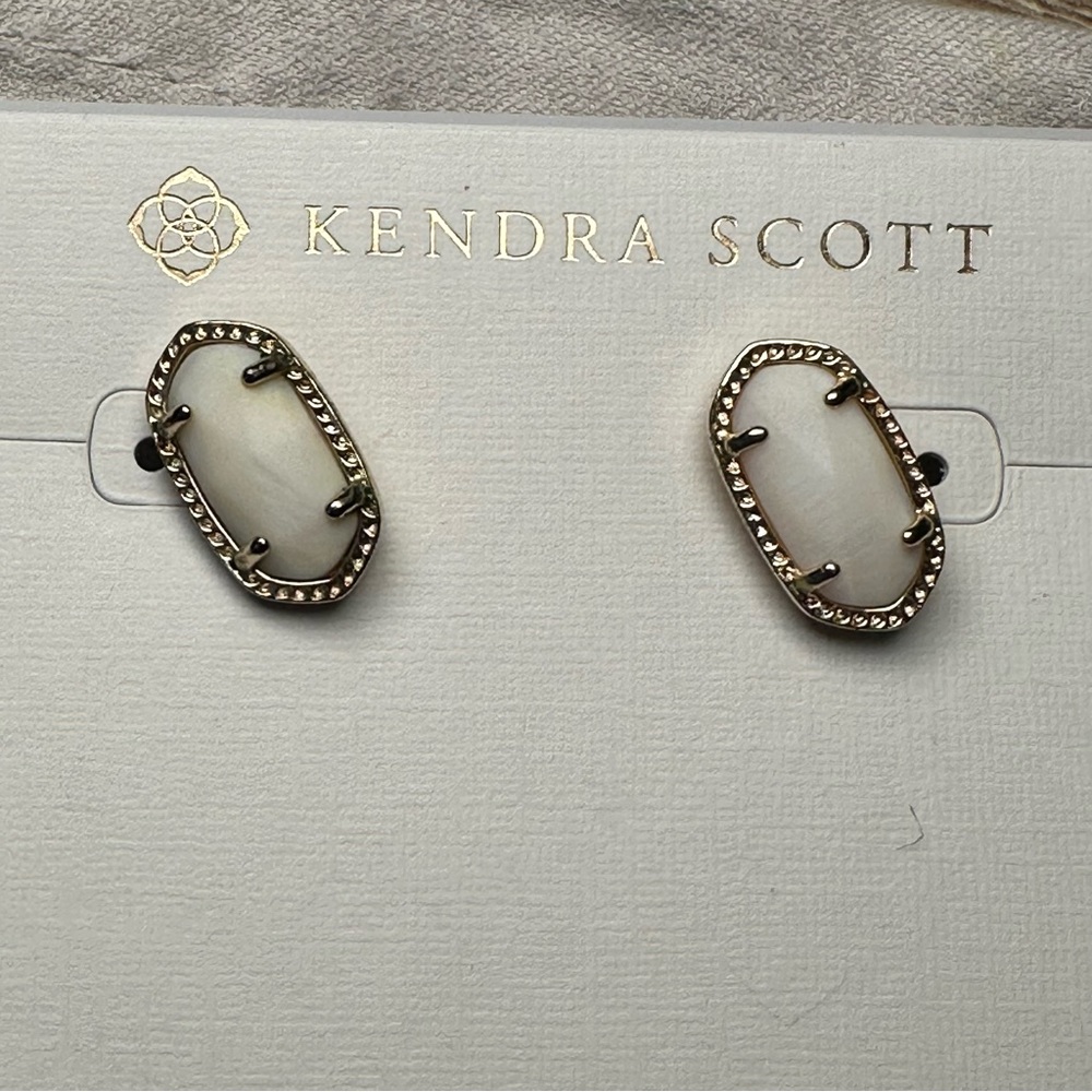 Kendra Scott Ellie Good Stud Earrings Ivory Mother of Pearl NWT